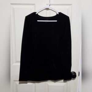 black longsleeve tee